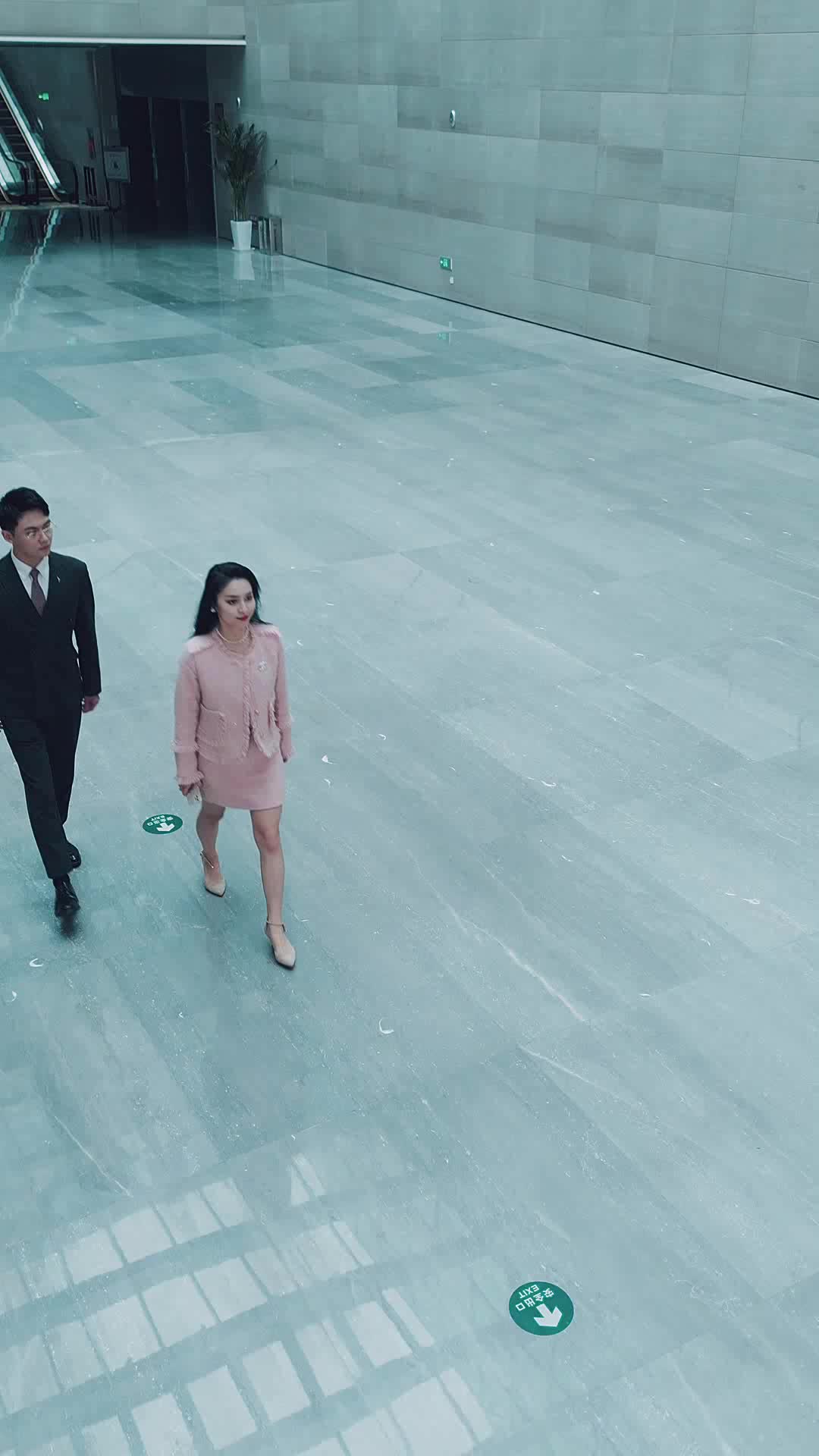 4화 - 이제 가식 안 부려, 나는 진짜 여성 CEO